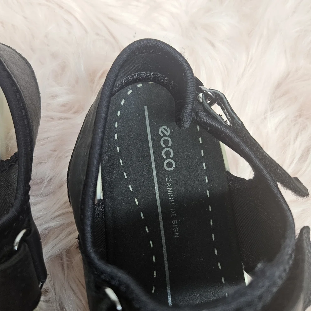 Ecco Black Sandals Comfortable Flip Flops